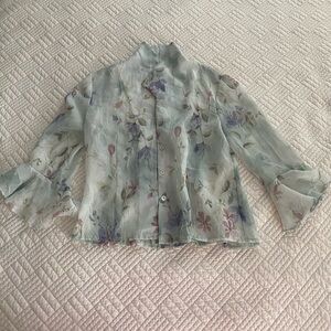 R & M Richards Vintage Floral Sheer Buttoned Blouse with Beautiful Back Details
